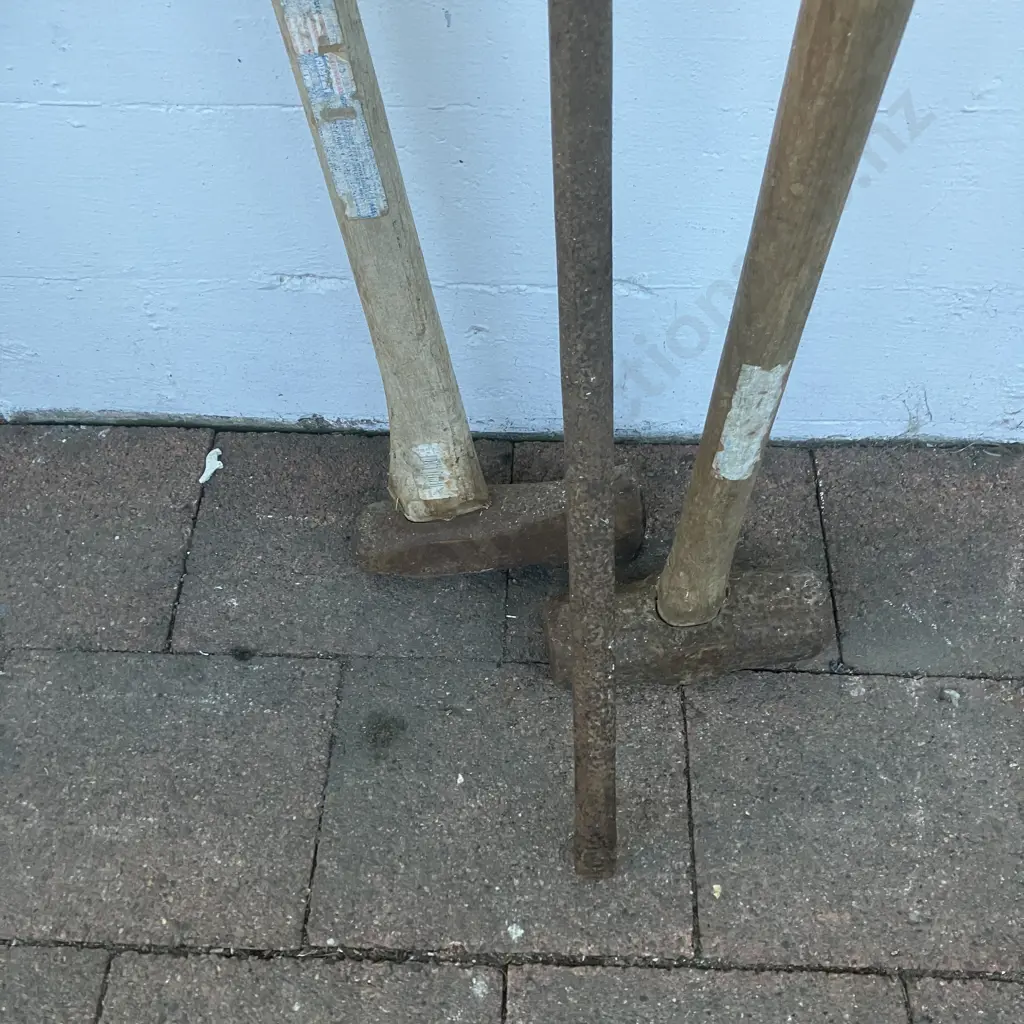 Splitting Maul, Sledge Hammer & Crowbar Image 1++