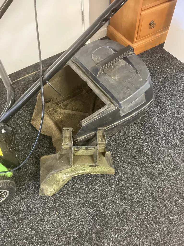 Lawnmaster Mulch & Catch Lawnmower With Mulch Plug (Catcher Does Not Fit), B&S 140cc RapidStart Image 1++