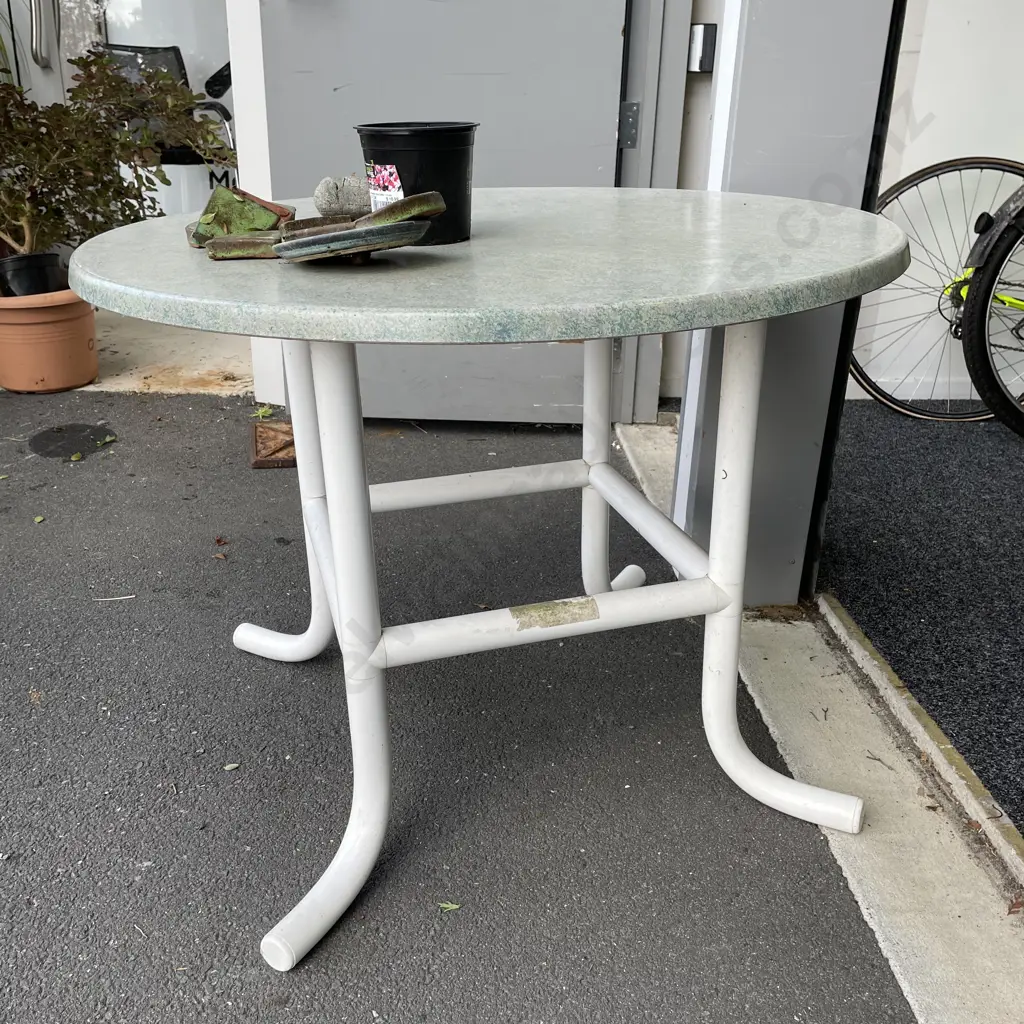 Tubular Outdoor Table Image 1++