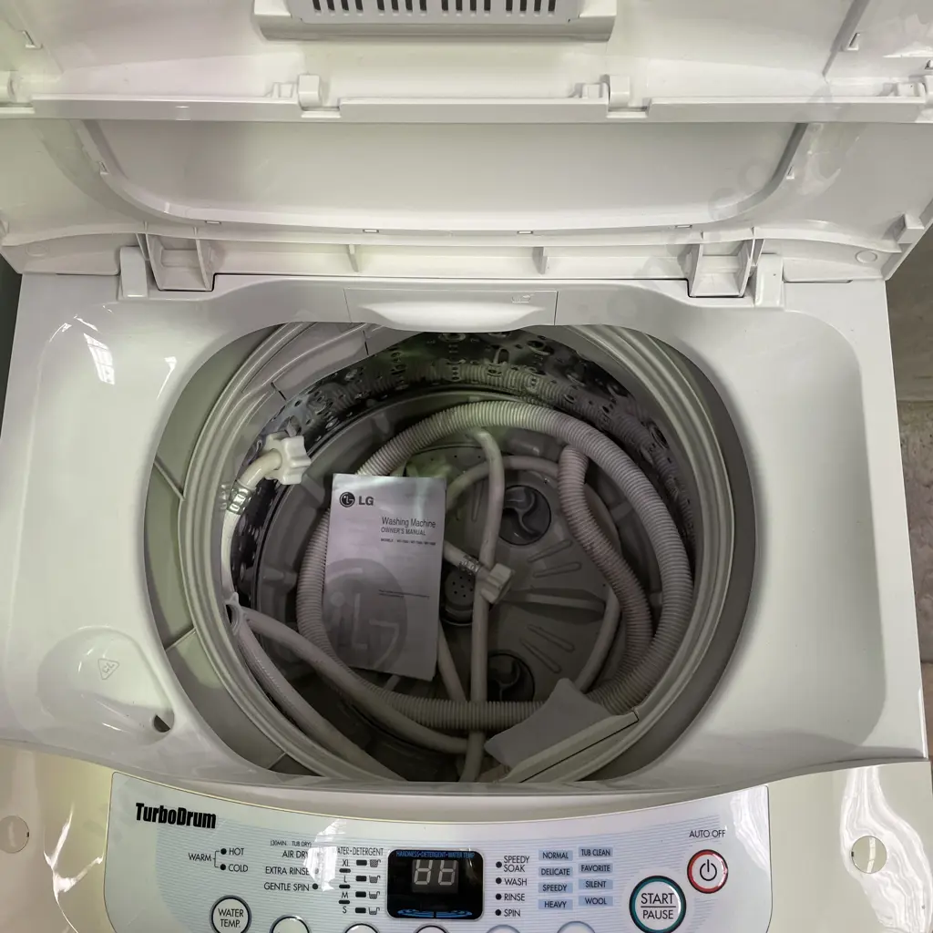 LG Fuzzy Logic 5.5kg Washing Machine. WF-T556. Turbo Drum Image 1++