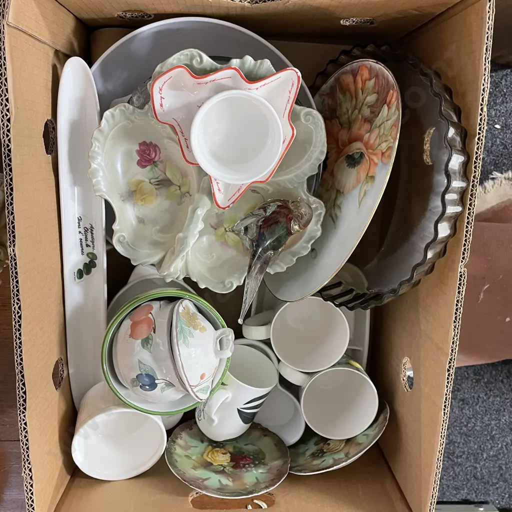 Box of Assorted items Image 1++