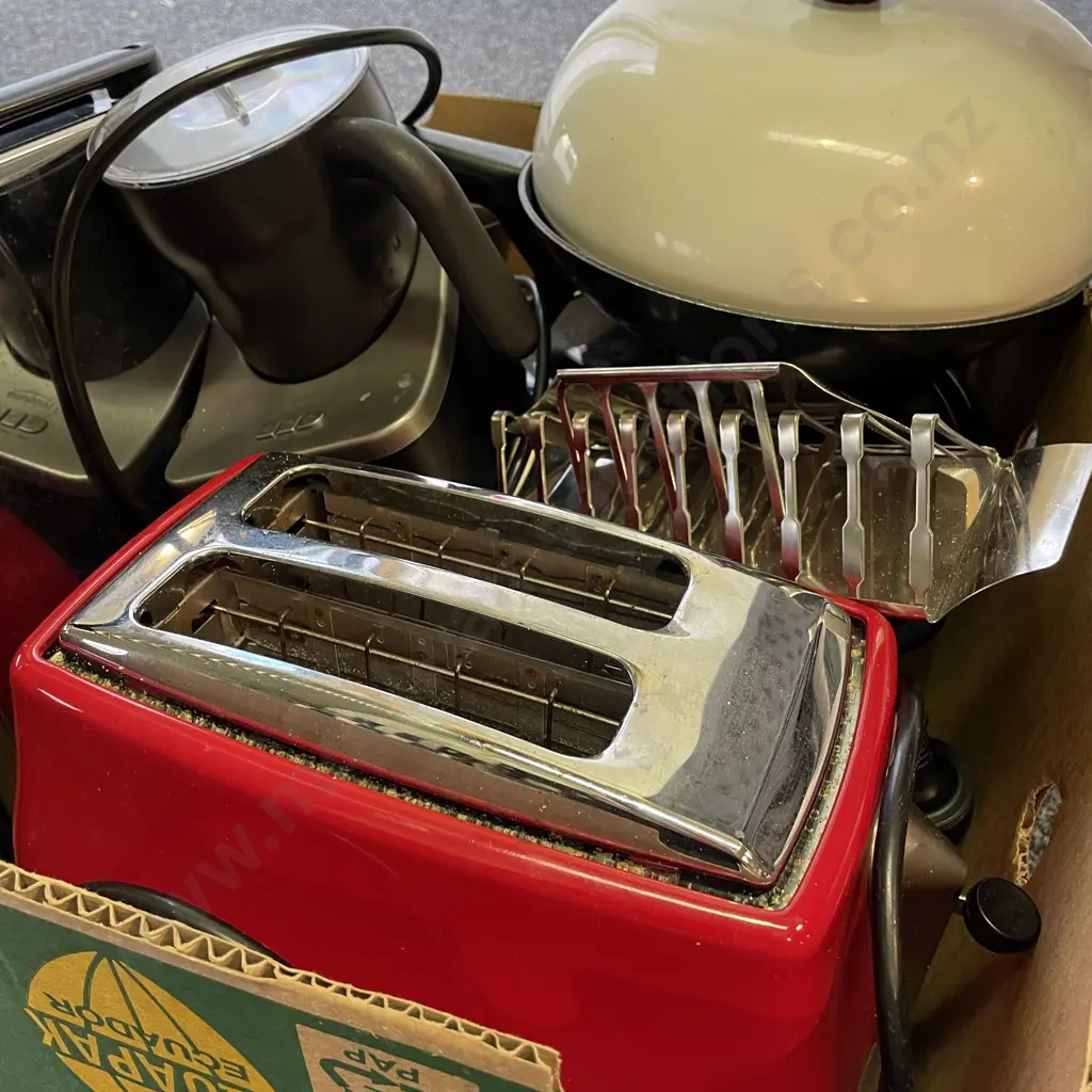 Box of Assorted Kitchen Appliances incl Electric Frypan, Crockpot, Toaster, Jug etc Image 1++