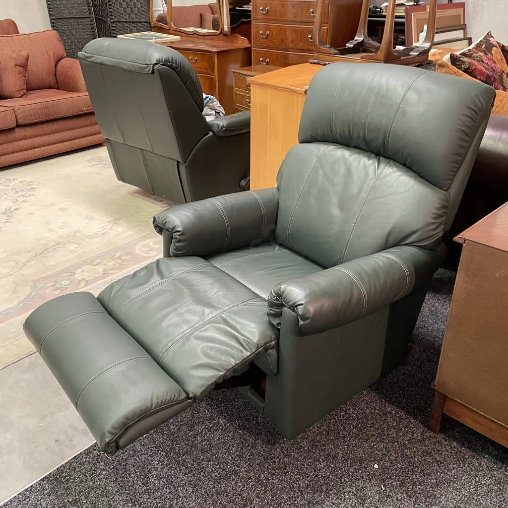 Forrest Green Leather Lazboy Recliner, Wood Feet and Handle, Excellent Condition Image 1++