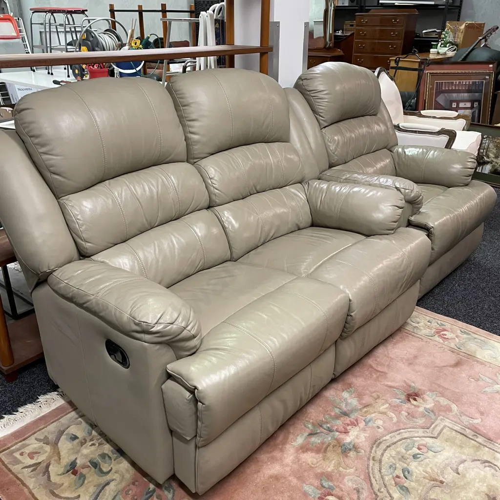 Fawn/Oatmeal (2nd pic true colour) Leather Reclining Suite. Single Chair & 2 seater. Excellent condition. Image 1++