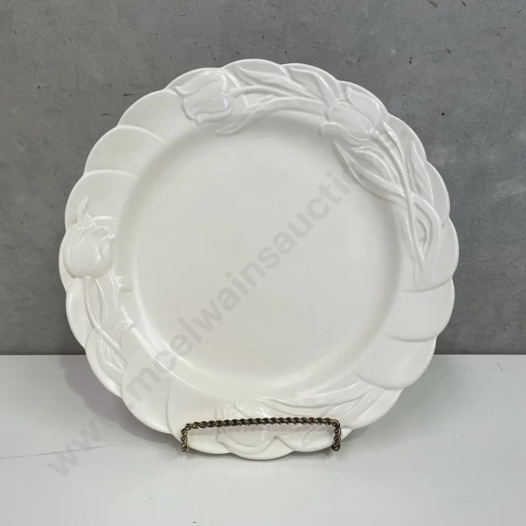 Spode Creamware Platter with moulded tulip border. Dia31.5cm Image 1++
