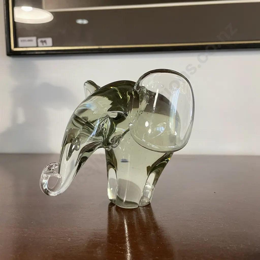 Art Glass Elephant Image 1++