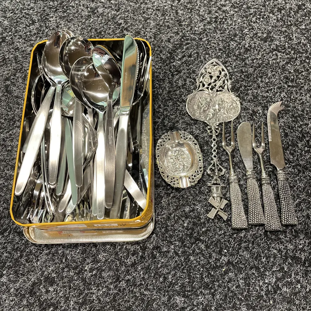 Assorted Silver items including cutlery Image 1++