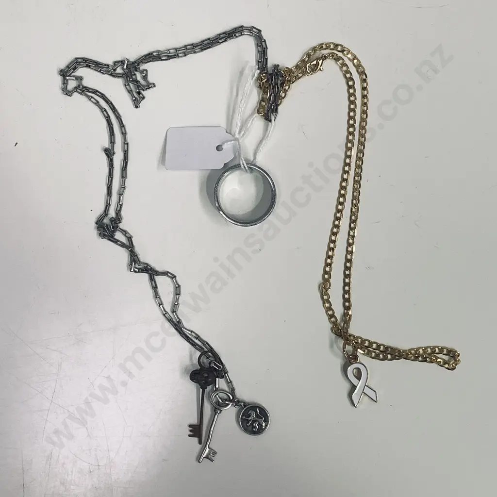 Mens Plug Brand Ring, Silver coloured Necklace with Gold Coloured Necklace Image 1++