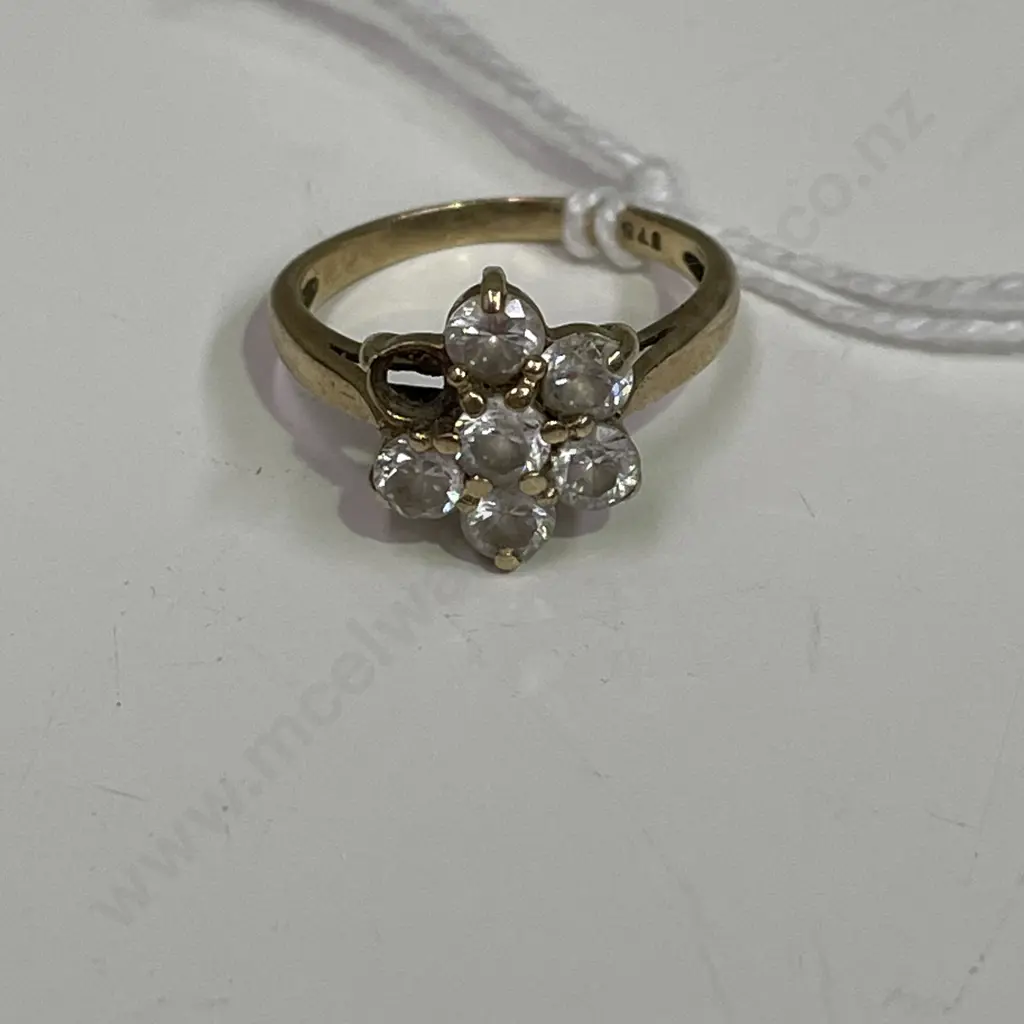 9ct gold ring with gemstones (1 missing). Stamped 375 Image 1++