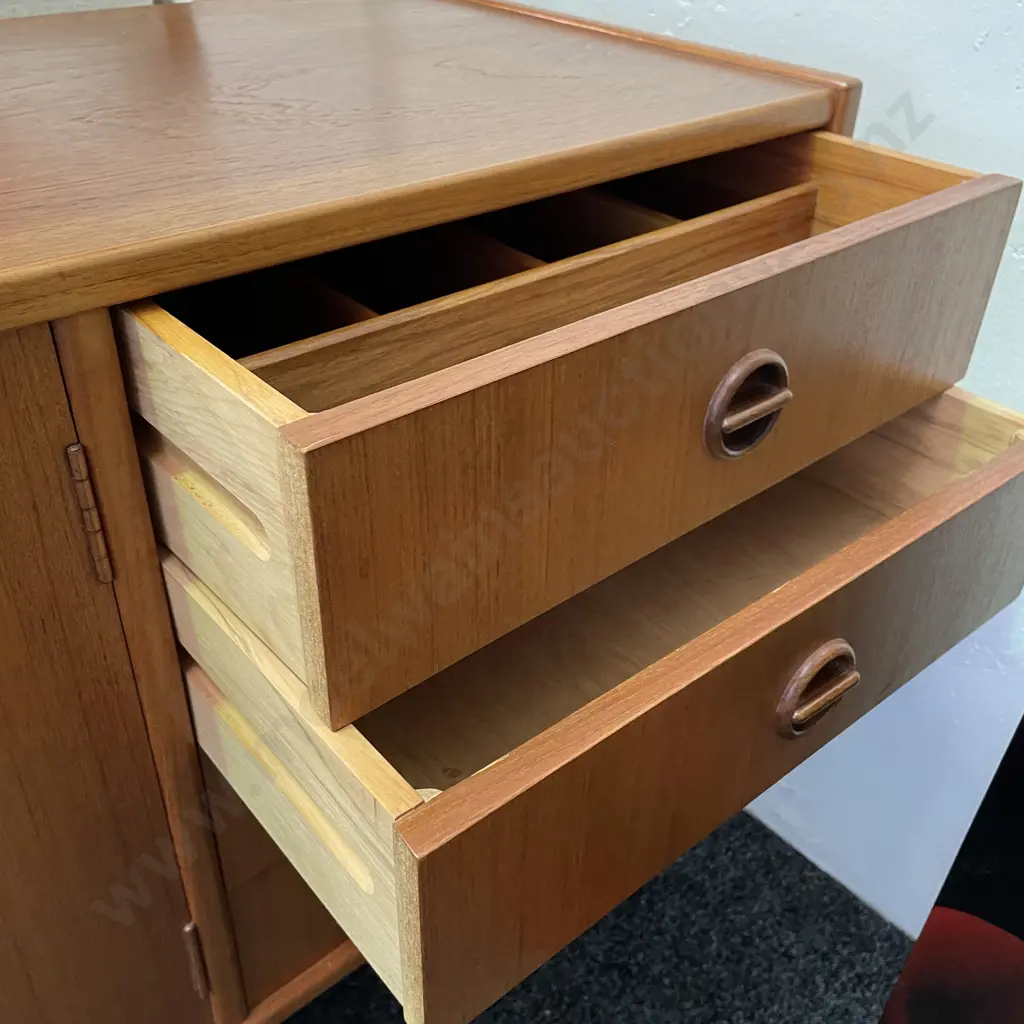 Mid Century Parker Nordic Teak? Sideboard. 4 Drawer, 3 Door. 1 Back leg need repair. Image 1++