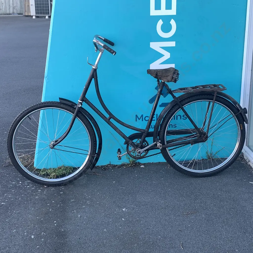 Classic Antique Raleigh Bike, has new tyres  Image 1++