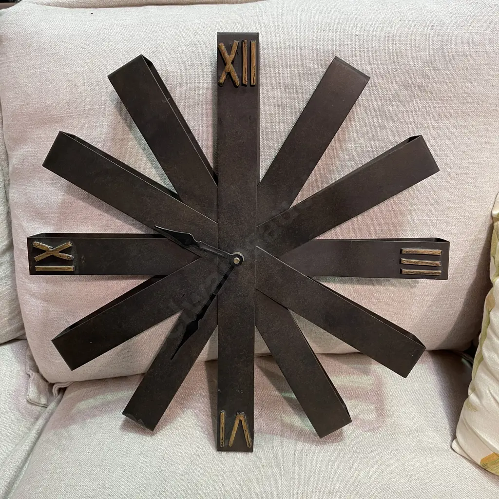 Industrail Style Metal Star Clock. Dia45cm. Working Image 1++