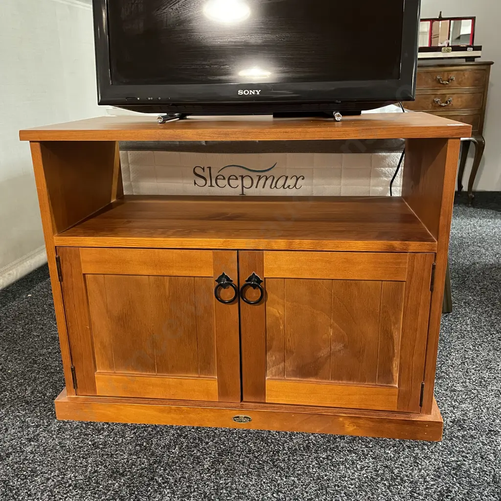 Kiwifurn Solid Wood 2 Door Entertainment Unit. H60 D40 W78cm Image 1++