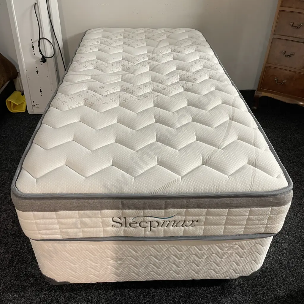 Single Bed and Base. Sleepmax mattress. Excellent Condition Image 1++