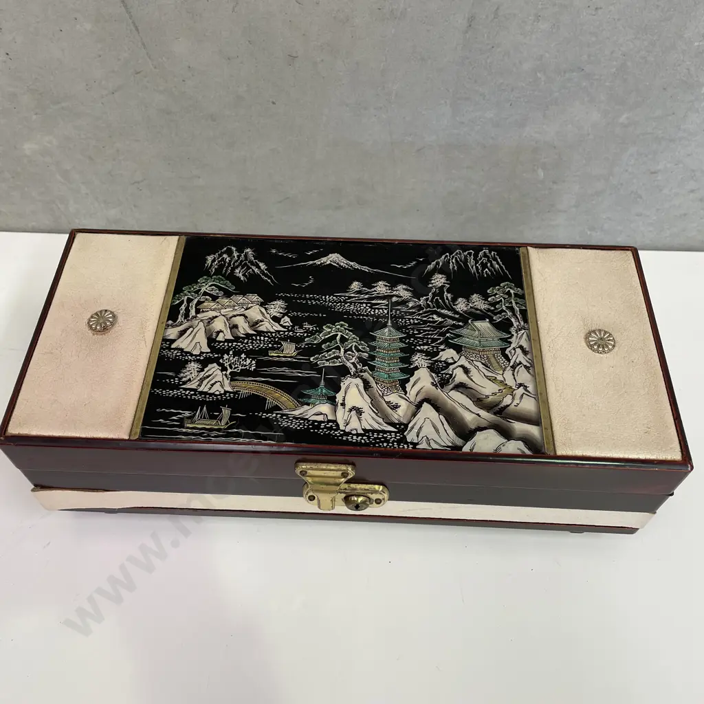 Vintage Asian Scene Musical Jewellery Box Image 1++