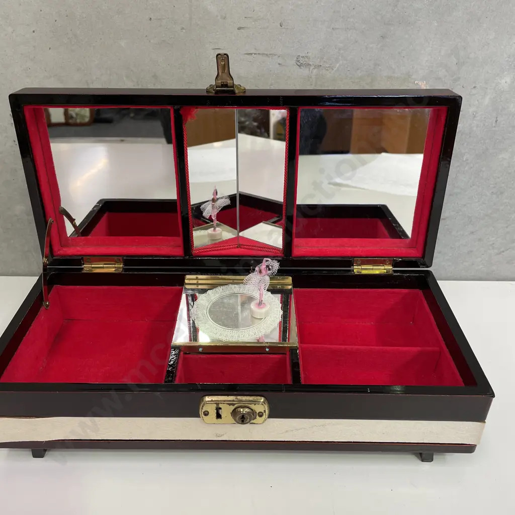 Vintage Asian Scene Musical Jewellery Box Image 1++