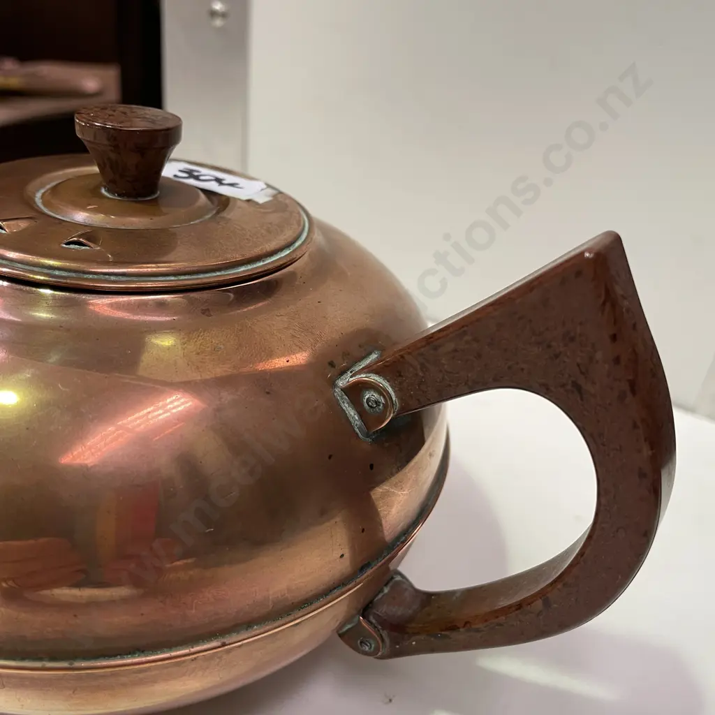 Vintage Gil-Cor 6 Cup Copper Teapot with Bakelite handle and finial. Made in NZ Image 1++