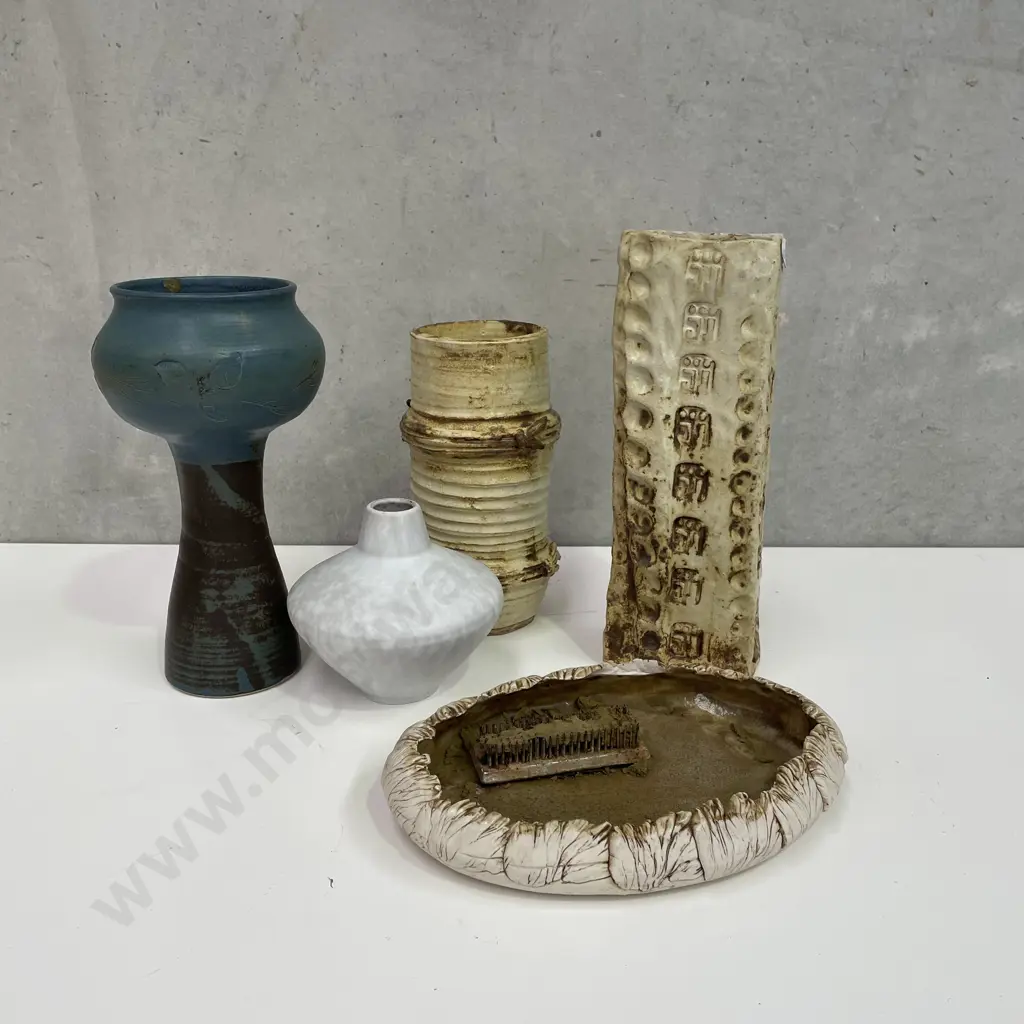 Assorted Pottery items Image 1++