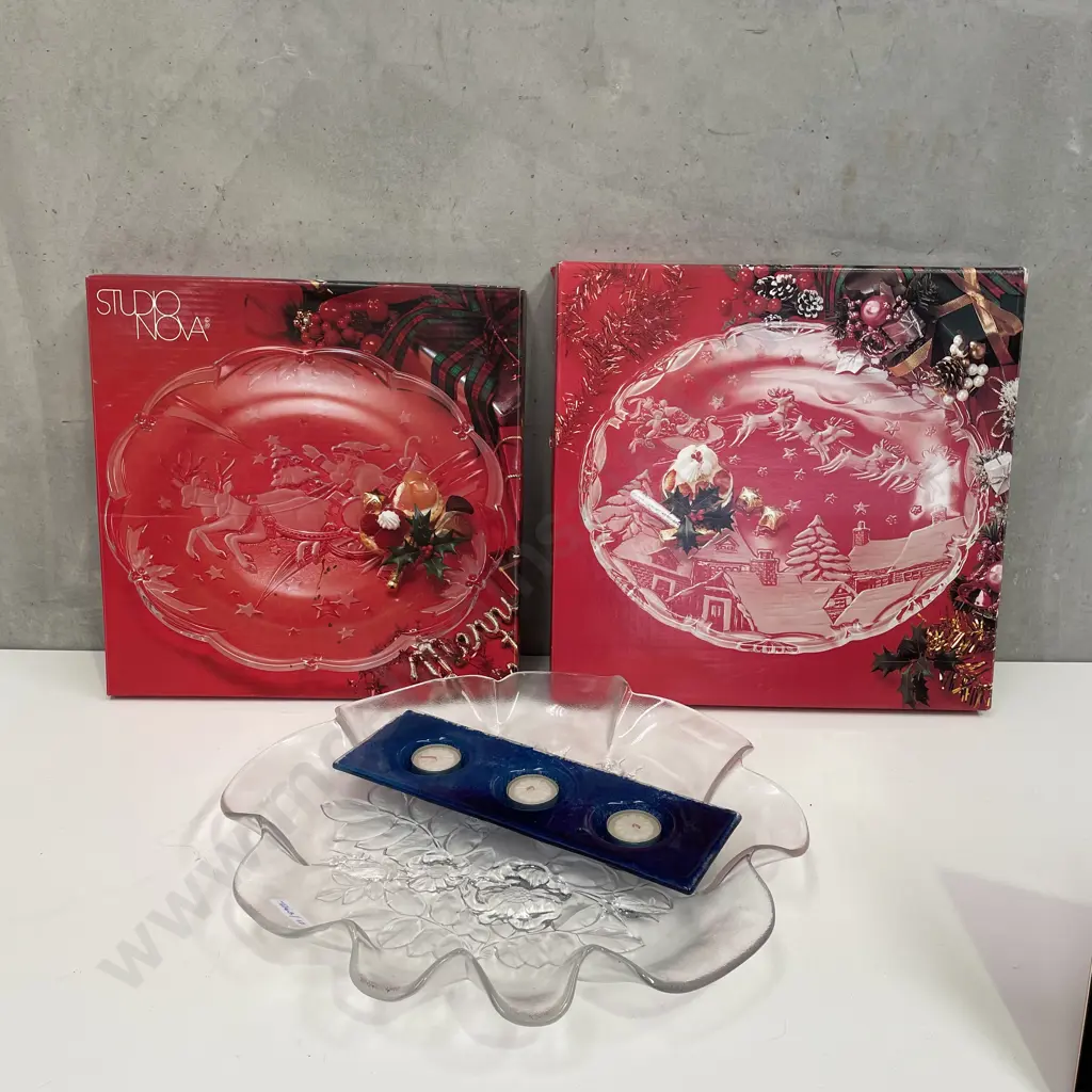 3 x Large Moulded Glass Xmas Platters Image 1++