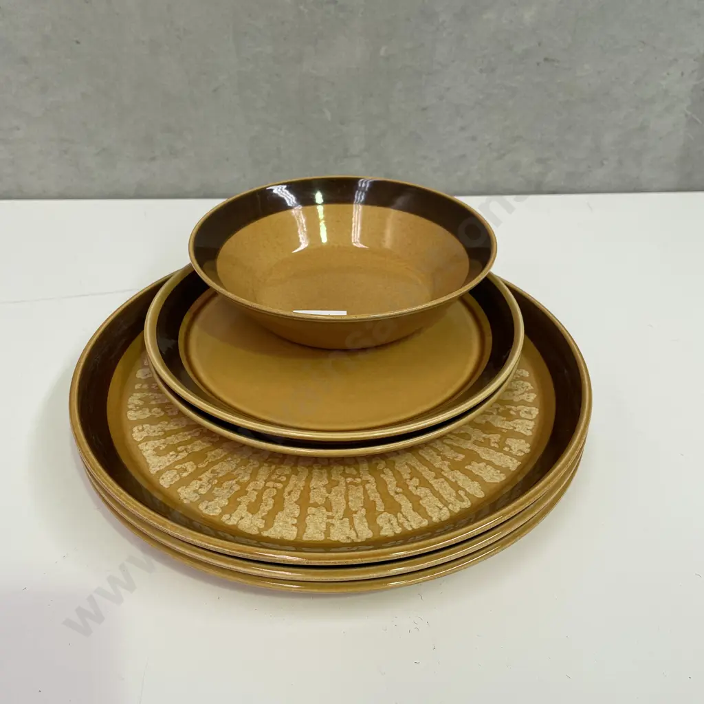 Crown Lynn Dinnerware Image 1++
