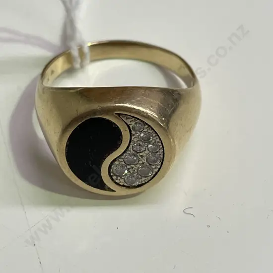 14K Gold and Onyx? diamond? Mans Ring