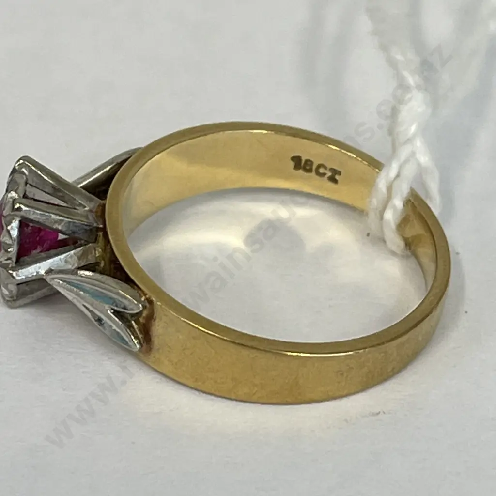 18ct Gold High Setting Ruby? Dress ring Image 1++
