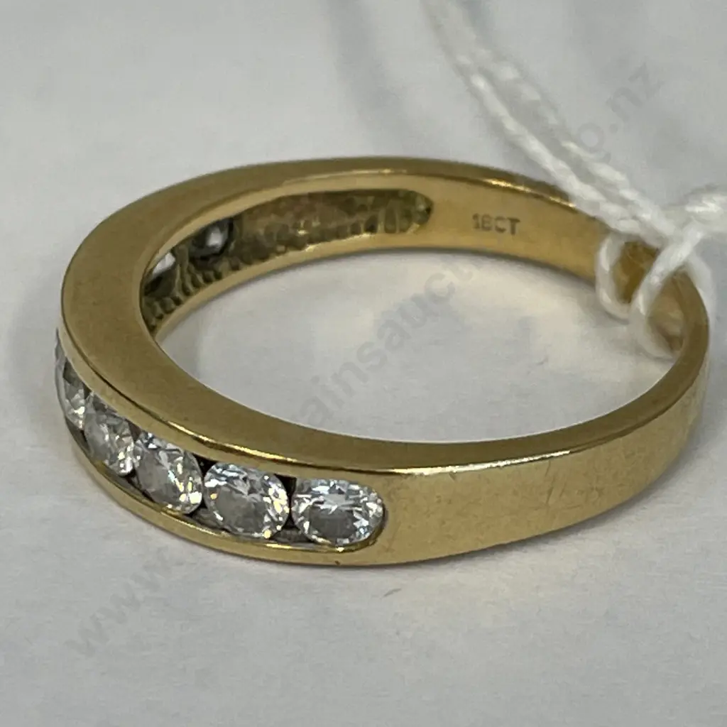 18ct Gold and Diamond Ring Image 1++