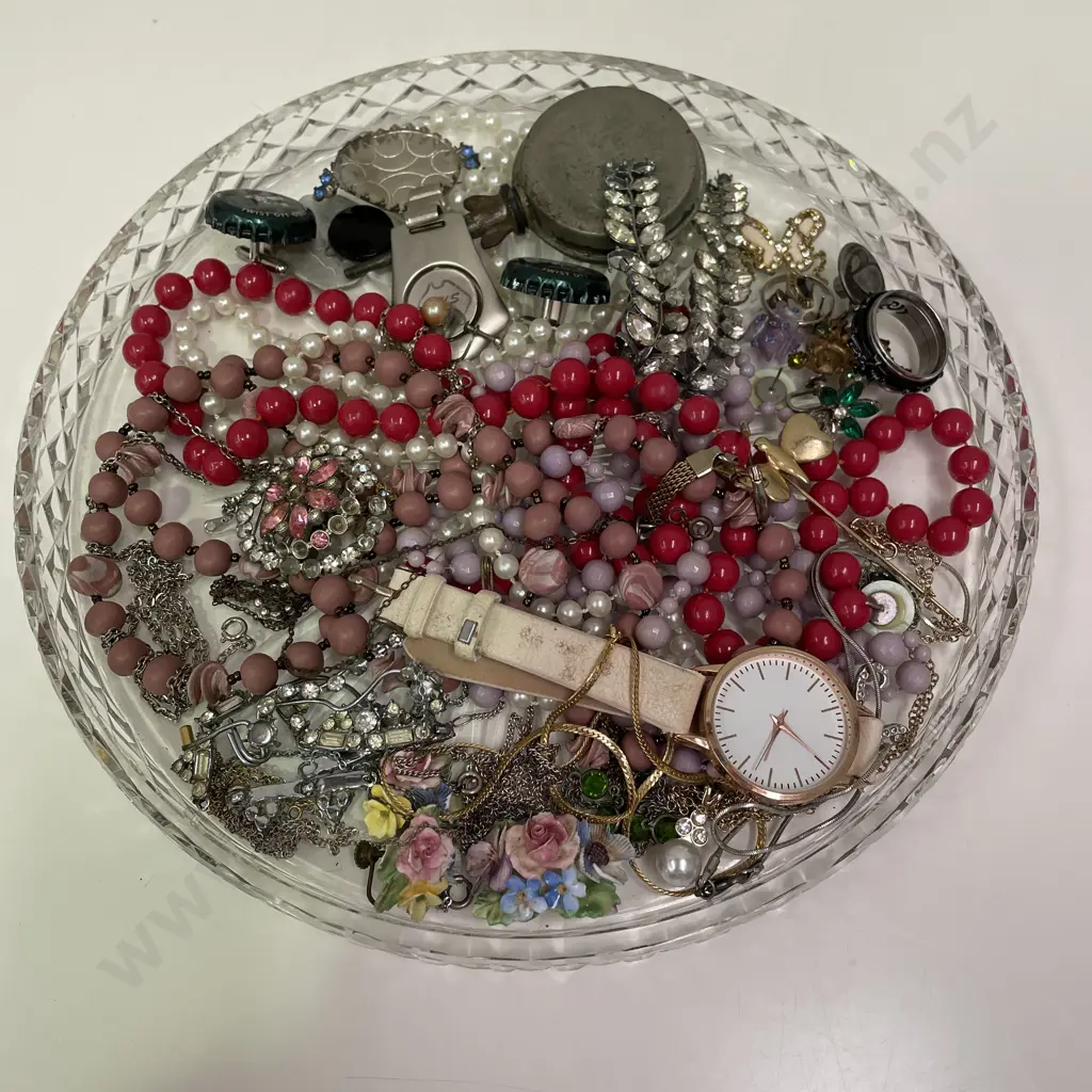 Assortment of costume jewellery etc. Tray not included Image 1++
