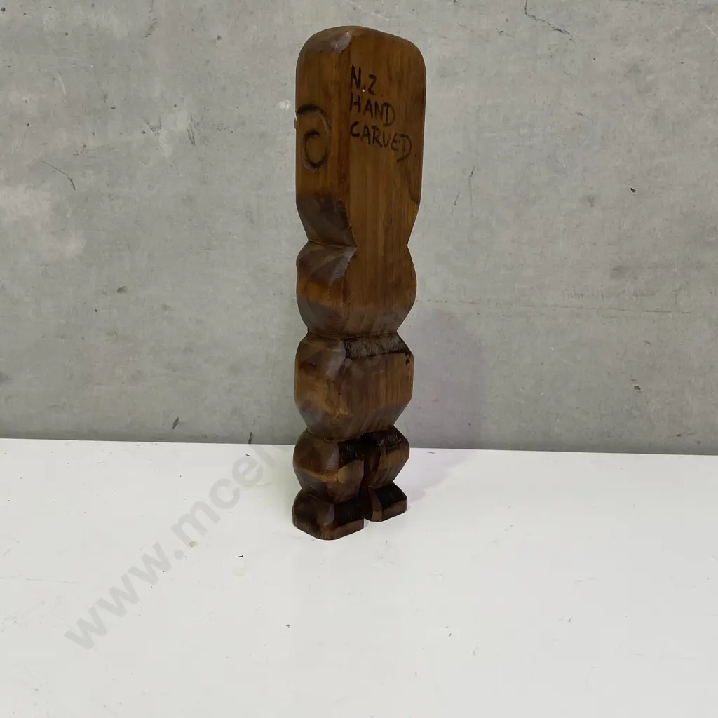 Carved NZ Maori Kiwiana Totem Pole with Paua Eyes. H25cm Image 1++