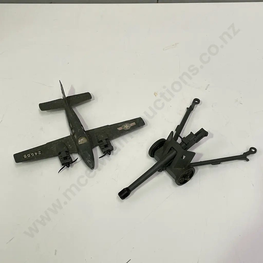 Dinky Diecast Model Beechcraft Plane with BW204 Anti Tank Gun Image 1++