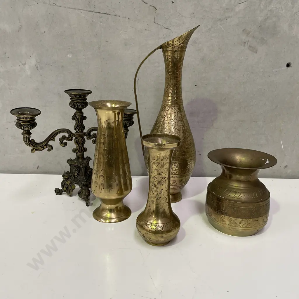 Assortment of Vintage Brassware Image 1++