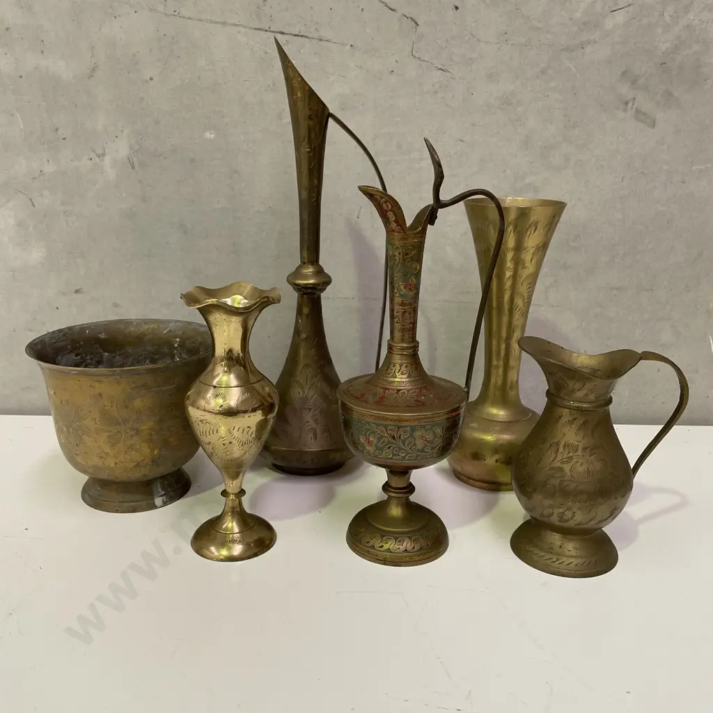 Assortment of Vintage Brassware Image 1++