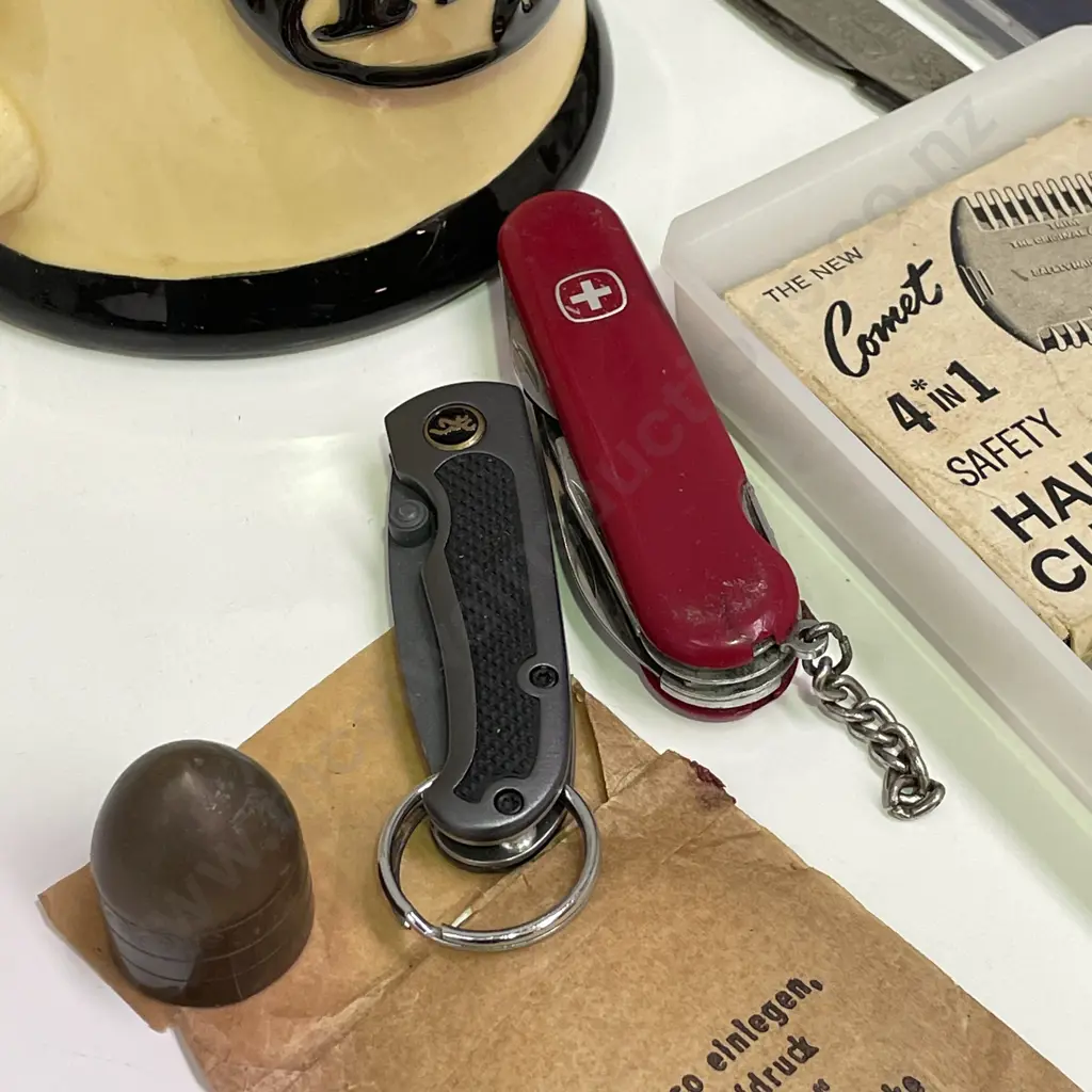 Assortment of collectable items Image 1++