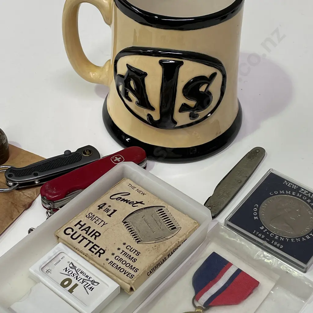 Assortment of collectable items Image 1++