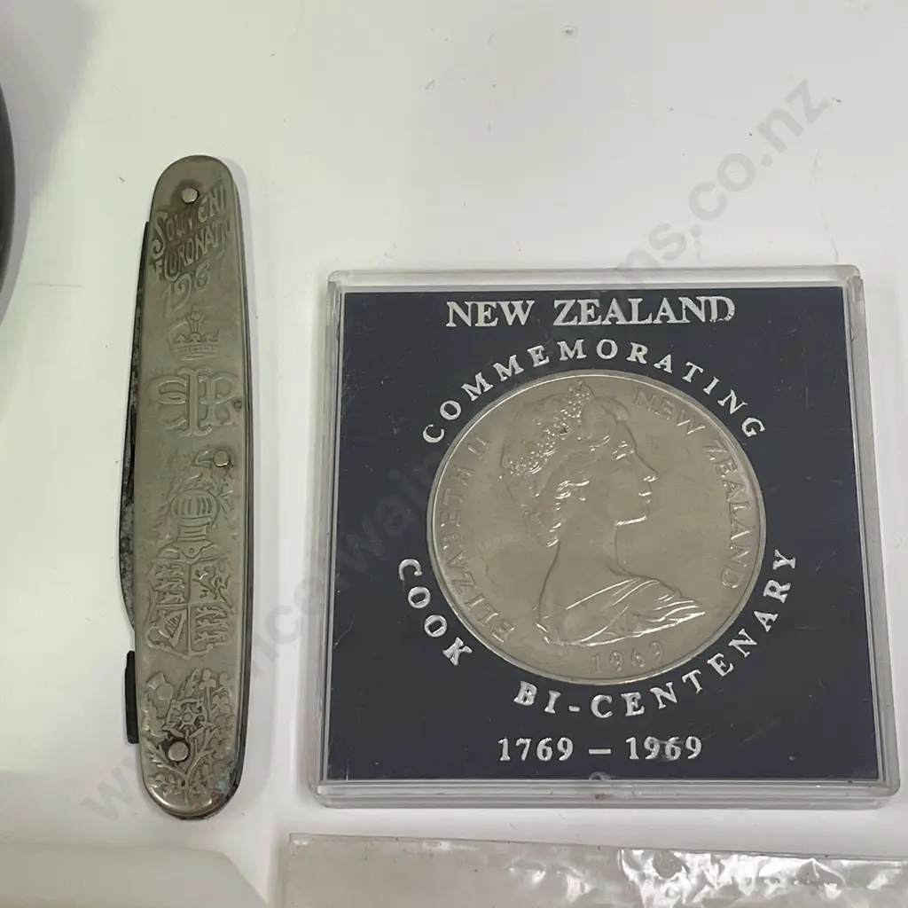 Assortment of collectable items Image 1++
