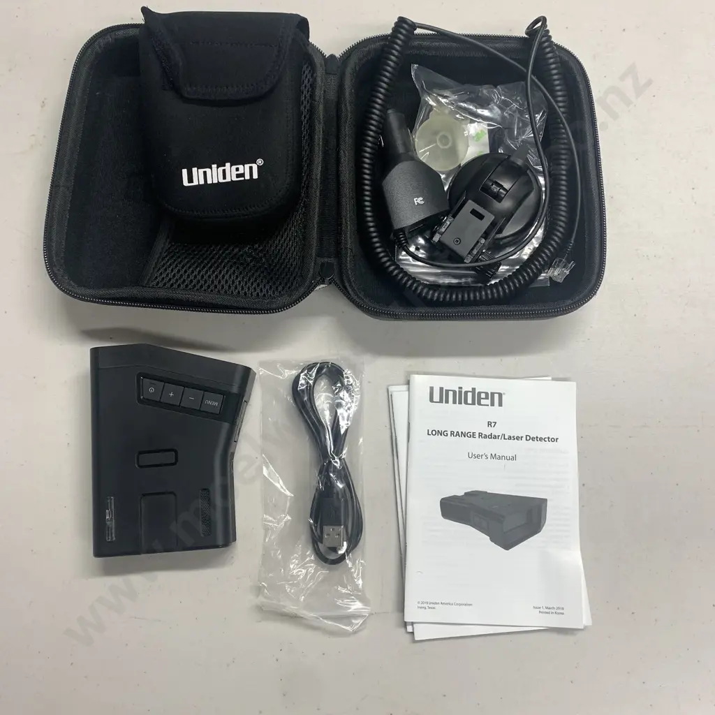 Uniden R7 Long Range Radar Detector in Case Image 1++