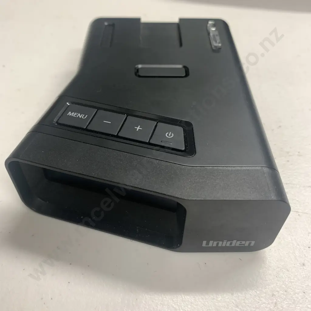 Uniden R7 Long Range Radar Detector in Case Image 1++