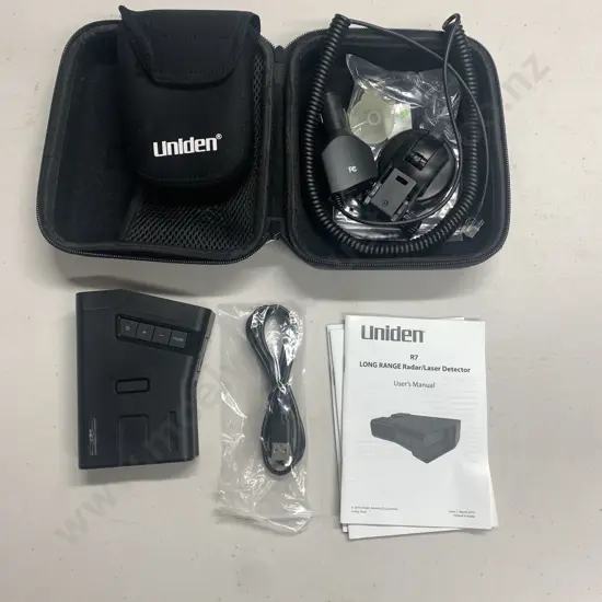 Uniden R7 Long Range Radar Detector in Case