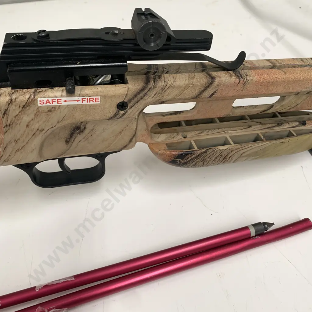 Camouflage Crossbow with 2 Arrows Image 1++