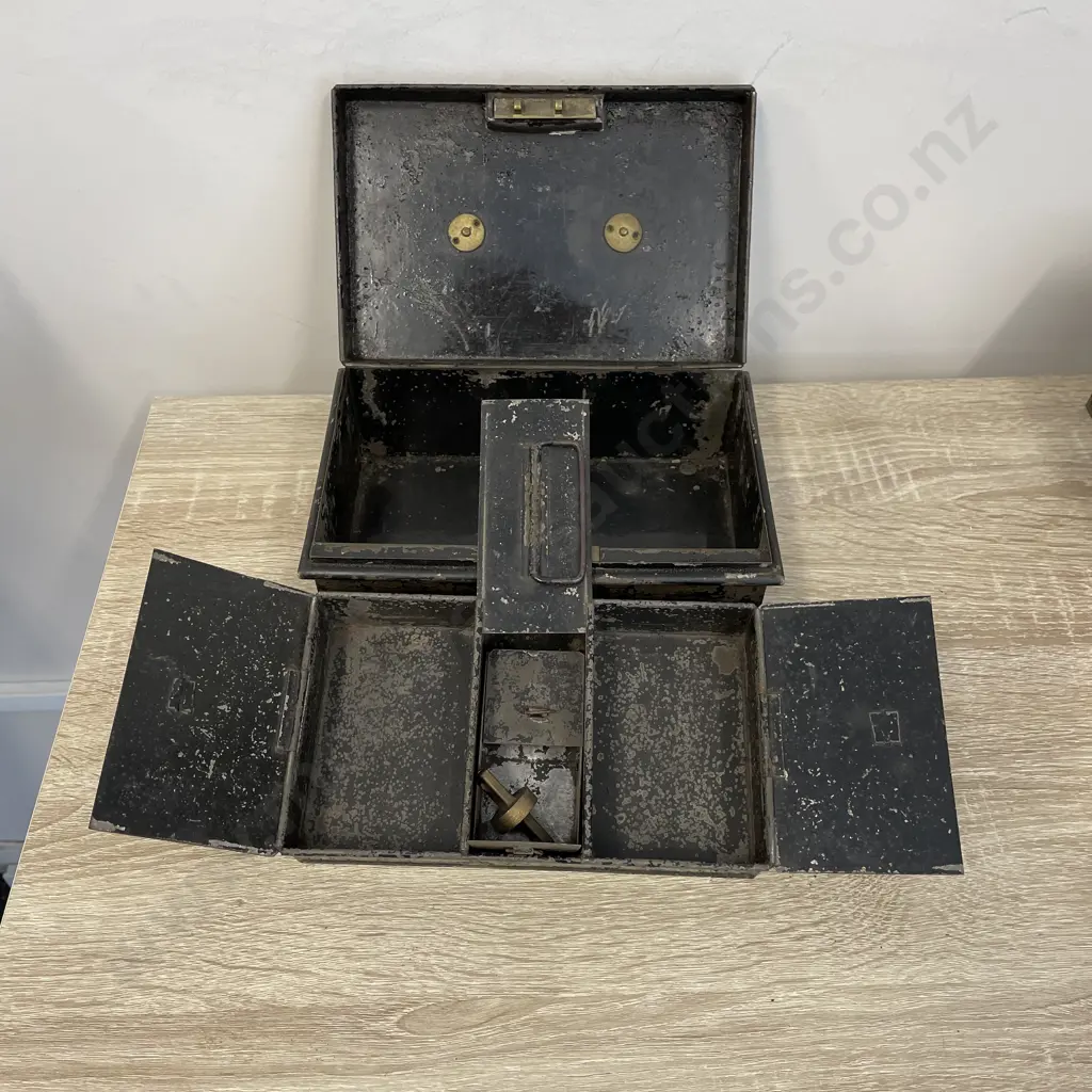 Vintage Money Tin/Cash Box. Segmented interior. 22 x 14.5cm H9cm Image 1++