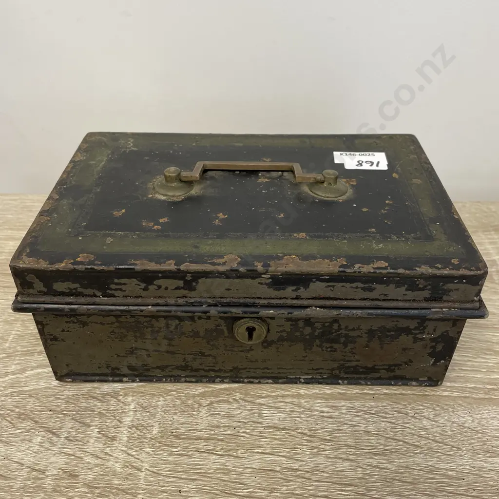 Vintage Money Tin/Cash Box. Segmented interior. 22 x 14.5cm H9cm Image 1++