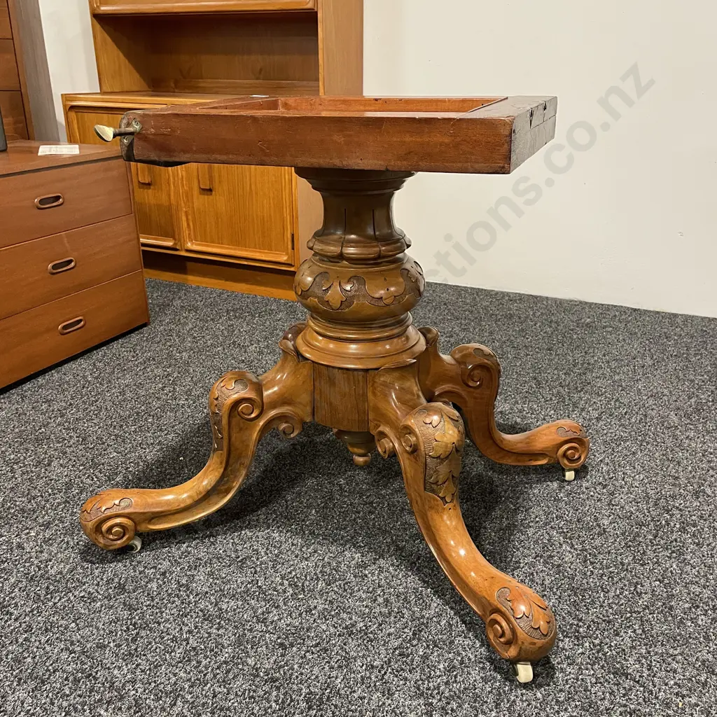 Stunning Antique Victorian Burr Walnut Oval Loo Table. Carved Central Pedestal and four feet.  Image 1++