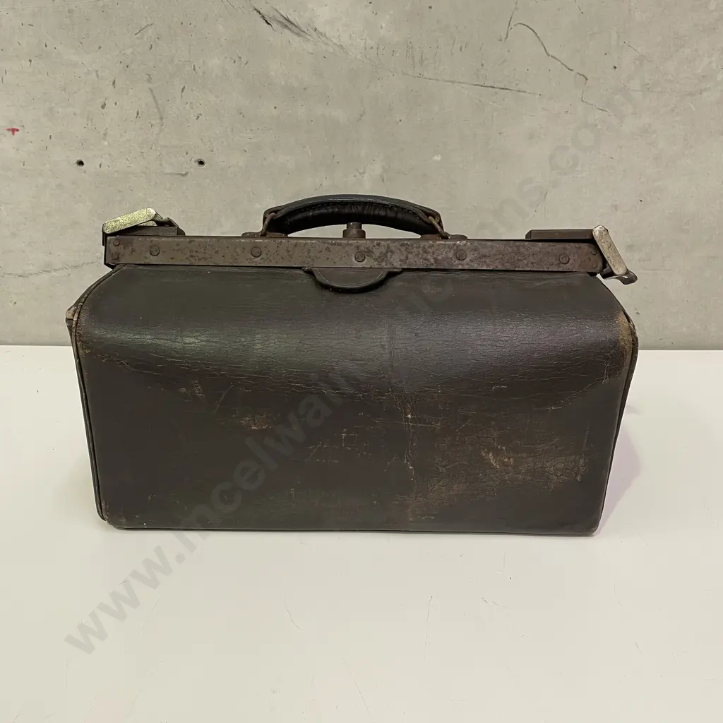 Vintage Leather/Hide Doctors Bag Image 1++