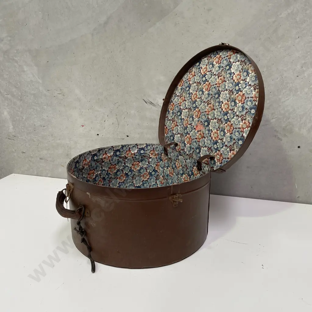 Large Antique Leather Hat Box. Label intact "Fiberkane, registered". H25 Dia45cm Image 1++