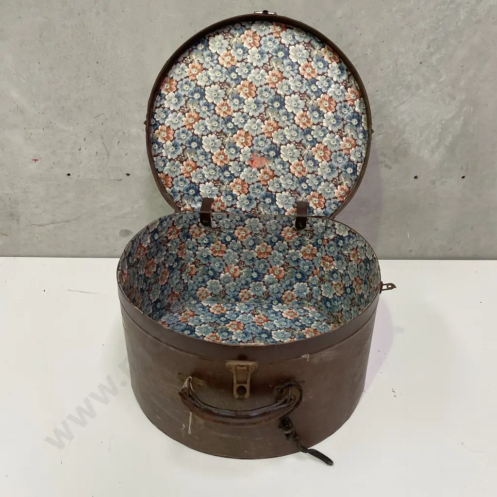Large Antique Leather Hat Box. Label intact "Fiberkane, registered". H25 Dia45cm Image 1++