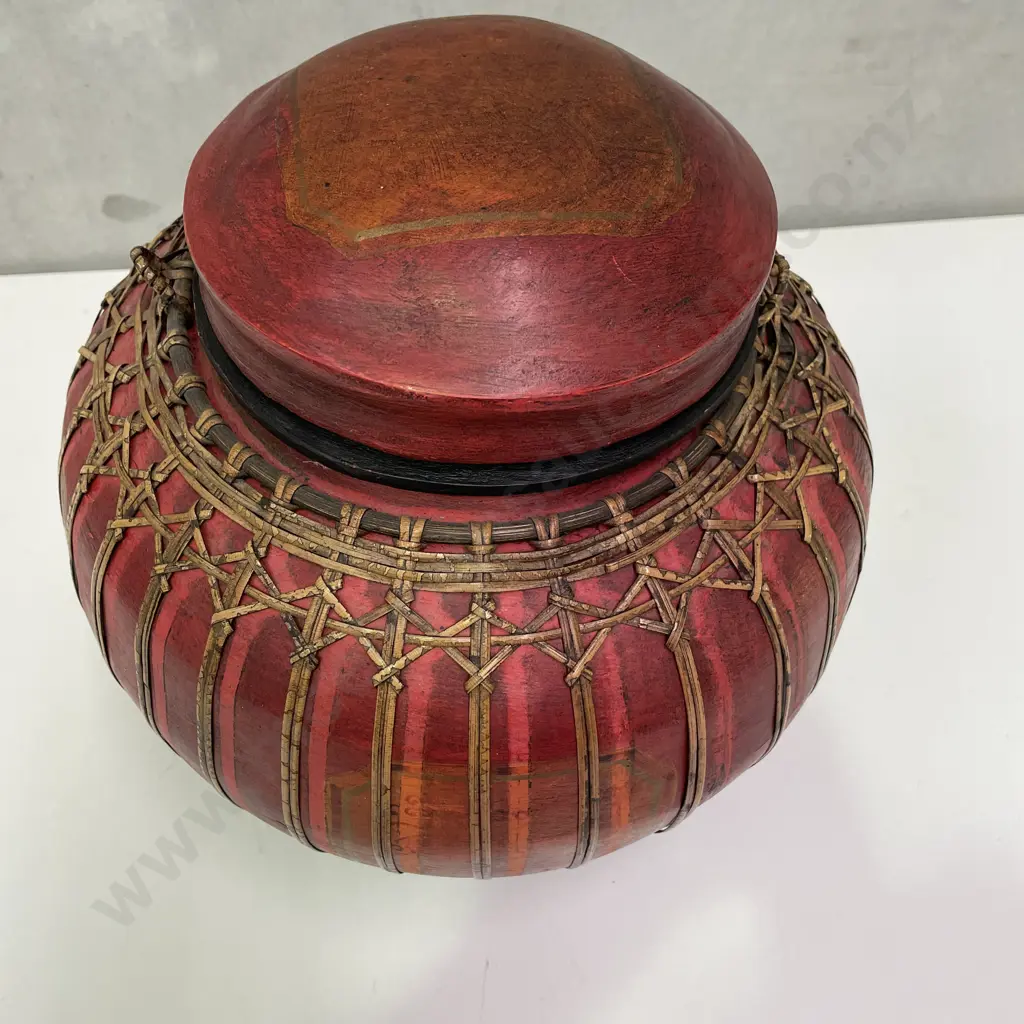 Burmese Lacquered Bamboo Rice Storage Container with Lid, 31 x 33cm Image 1++