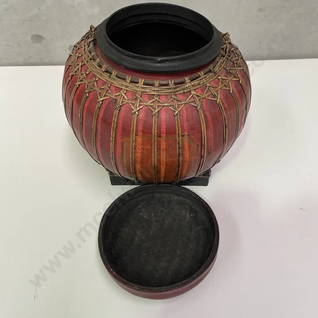 Burmese Lacquered Bamboo Rice Storage Container with Lid, 31 x 33cm Image 1++