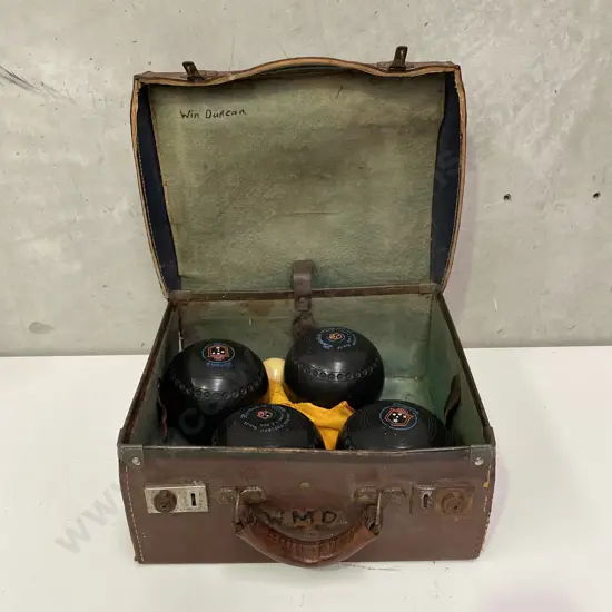 Vintage Leather Case with Lawn bowl Set