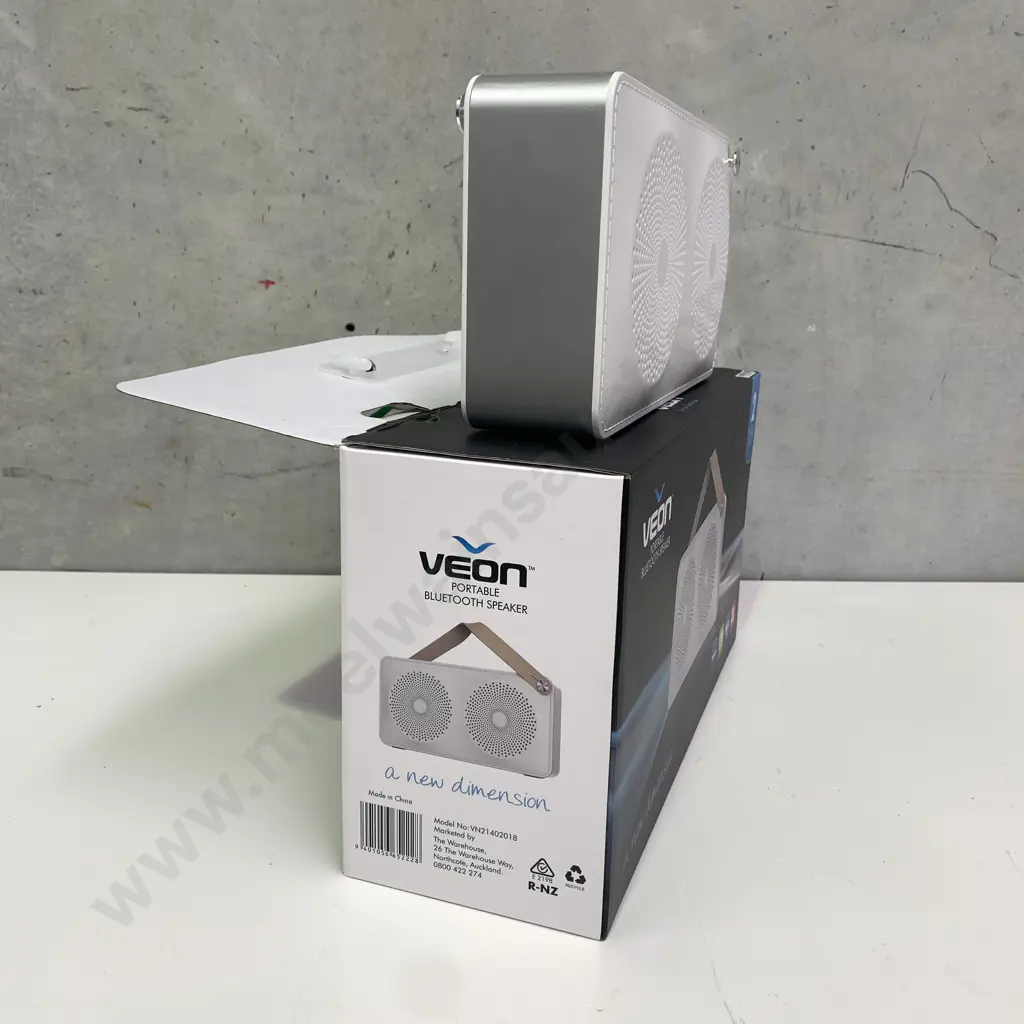 Portable Bluetooth Veon Speaker Model VN21402018, White, As new in box Image 1++