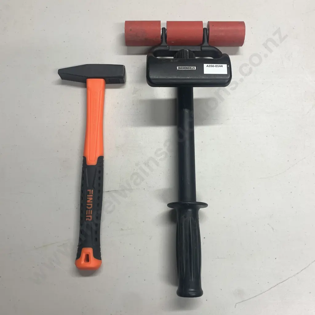 StrongBond Extendable Floor and Wall Roller with Finder Hammer Image 1++